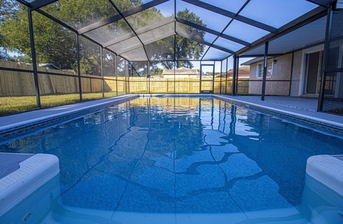 Seffner Community Alliance House | The perfect retreat: sea la vie, family-friendly home w/pool also near cities