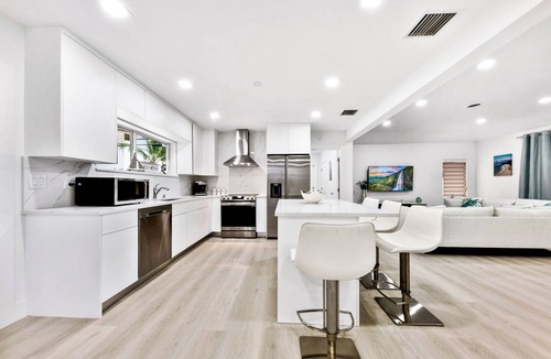 Birch Park Finger Streets House | The perfect Vacation next to the Ocean in the heart of Fort Lauderdale Beach.