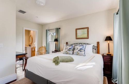 Grandview Heights House | The Pink House - Bask in Style Steps from the Convention Center