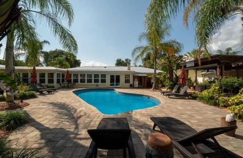 Fruit Cove Apartment | The Poolside Studio - Lounge Pool Wifi