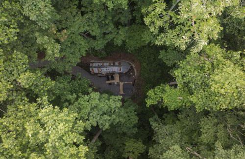 Sylva Apartment | The Portkey - Magical Harry Potter Themed, Hot Tub, and Fire Pit