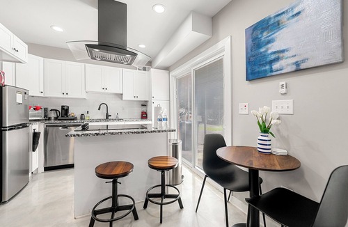 Sylvan Hills Apartment | The Rhitreat - Studio, 10 Min Downtown & Airport