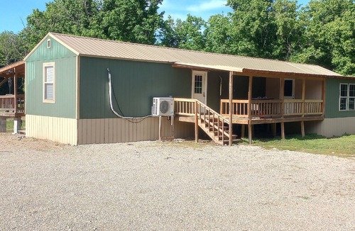 Mammoth Spring House | The River Cabin, At Saddler Falls on Spring River with AC. Sleeps 12+