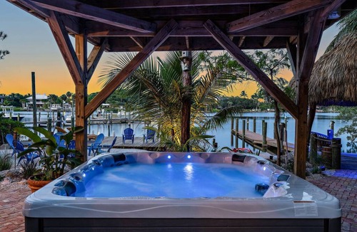 Jupiter Apartment | THE RIVER HOUSE, 21 Foot Boston Whaler Included