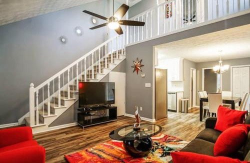 Conyers House | The Rosewood Townhouse - 10 mins to horse park!