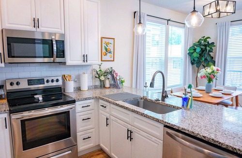 Pleasant Street House | The Royal Crane Suite, New Build, Upscale, Central