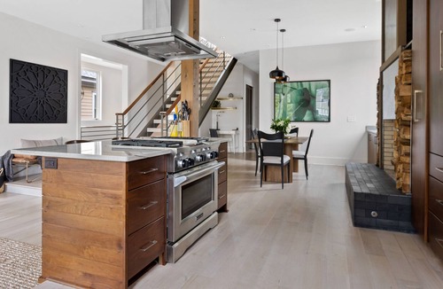 Westside Condo | The Rutledge Suite- Modern 4/3