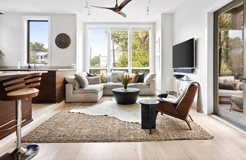 Westside Condo | The Rutledge Suite- Modern 4/3