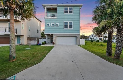 St. Augustine Beach House | The Salty Blue l Pool l Walk to Beach