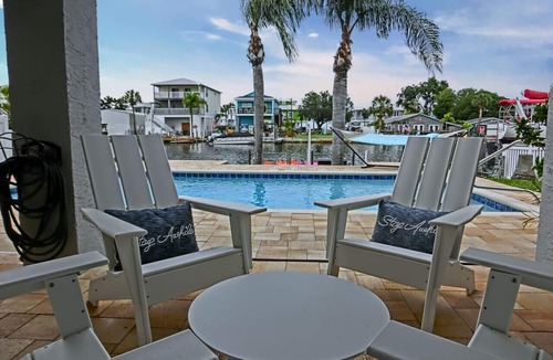 Spring Hill House | The Salty Mangrove | Dockside Retreat w/Pool & Kayaks