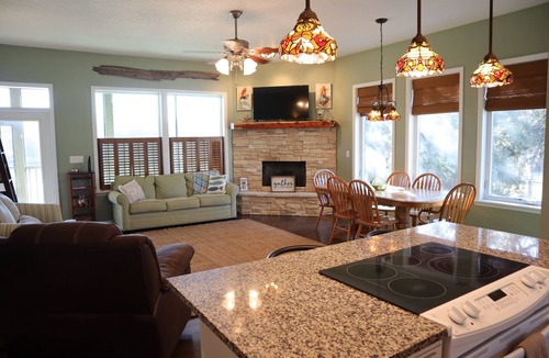 Steinhatchee House | The Salty Siren- Steinhatchee Landing Resort Sleeps 9 -New High Speed Internet