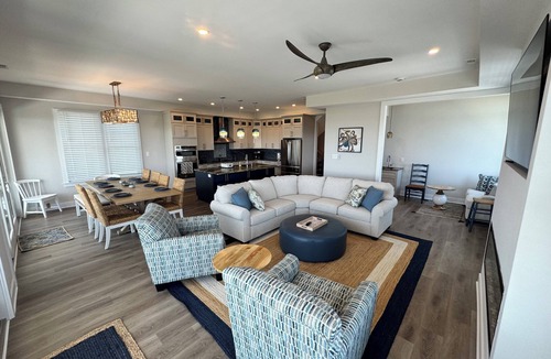 Gold Coast House | The Sand Crab - Unit B - New Oceanfront 4BR Condo with Roof Deck, Sleeps 12