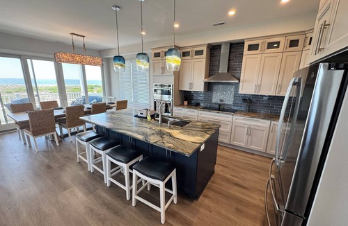 Gold Coast House | The Sand Crab - Unit B - New Oceanfront 4BR Condo with Roof Deck, Sleeps 12