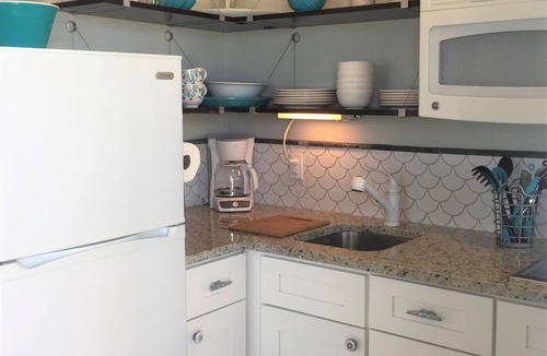 Lenox Park Apartment | The Sea Star is an adorable beach front studio with a gorgeous ocean view!