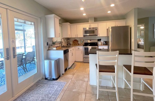 South Venice House | The Sea Turtle Inn.Serene 2-bedroom 2 bath pool house in Venice