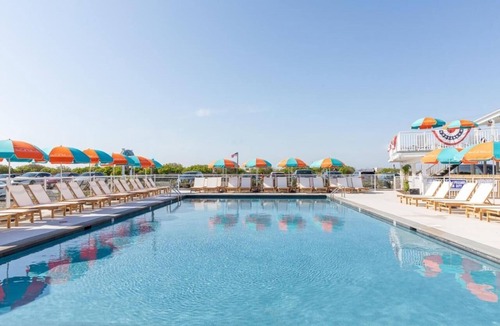 Cape May House | The Shore Thing – 4-Rooms Getaway with Beach Vibes & Poolside Fun