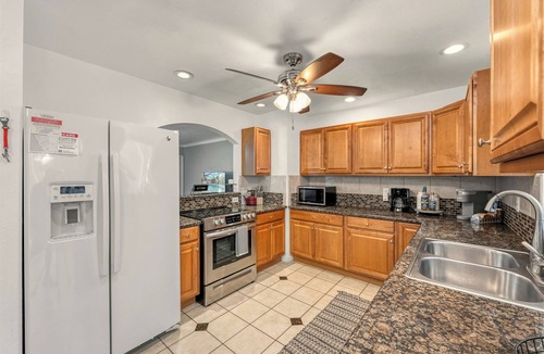 Gulf Gate Estates House | The Siesta Shortcut | Spacious Pool Home Minutes to Siesta Key Beach