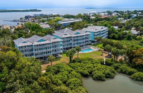 Cedar Key Condo | The Skimmer Condo: Downtown on the Bay - Nature Views - Bird watching