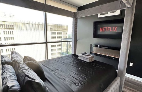 Buckhead Apartment | The Skyline Grand - 360 City Views - 2 Balconies