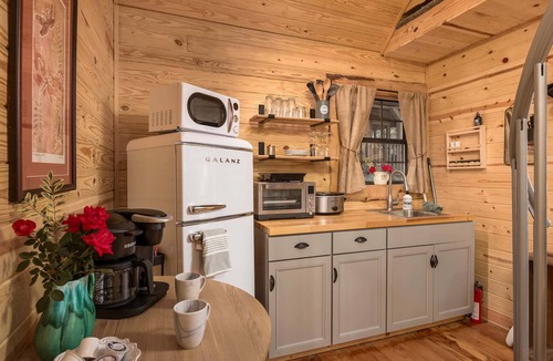 Mentone House | The Snug Nest Nestled in Canopy Woods