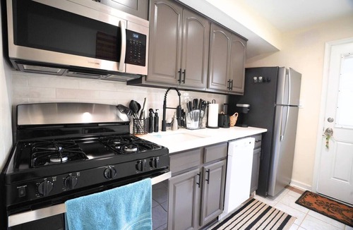 Dickinson Narrows Apartment | The South Philly Cove - Cozy APT with backyard near Stadiums and Center City