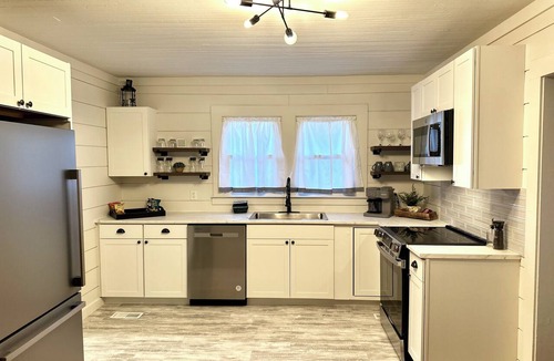 Long View Apartment | The Spruce Goose apartment, near aviation museum, The Spruce Goose