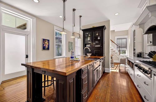 Savannah Victorian District Apartment | The Squares of Savannah: Bright and Cheery Two-Story Digs by Lucky Savannah