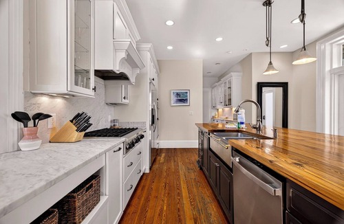Savannah Victorian District Apartment | The Squares of Savannah: Bright and Cheery Two-Story Digs by Lucky Savannah