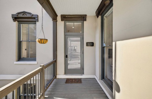 Savannah Victorian District Apartment | The Squares of Savannah: Bright and Cheery Two-Story Digs by Lucky Savannah