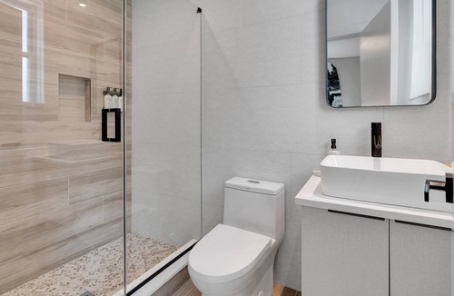Asbury Park House | The St. Laurent: Three Rooms - Sleeps 6