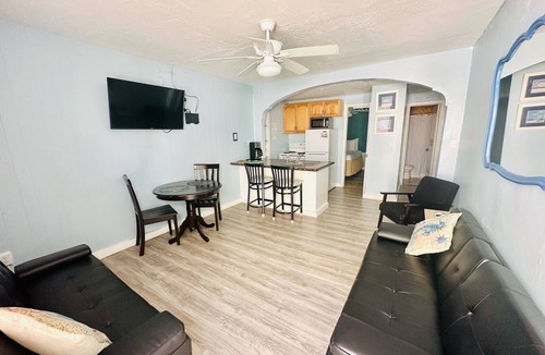 Hollywood Apartment | The St Maurice Beach Inn