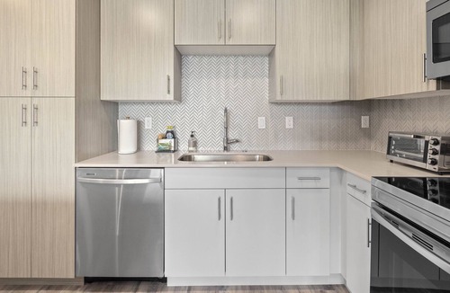 North Trail Condo | The Strand 421A Condo by RVA
