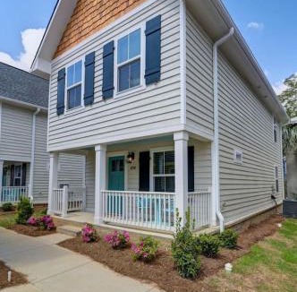 Columbia House | The Sumter Cottage - DT COLA