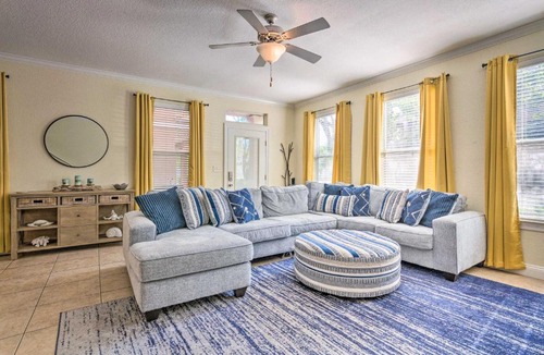 Villages of Crystal Beach House | The Sun Shack with Pool Access Less Than 1 Mi to Beach!