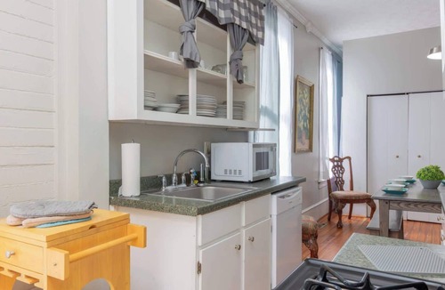 Columbus Apartment | The Sunny Southern Manse Front Unit Walk Downtown