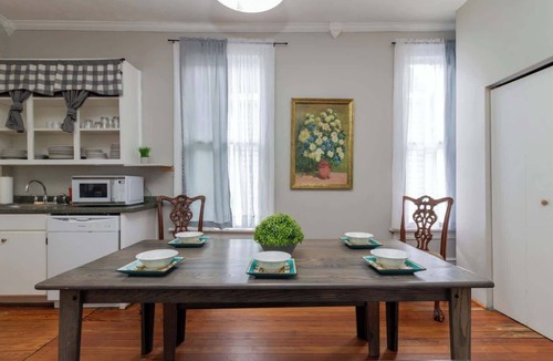 Columbus Apartment | The Sunny Southern Manse Front Unit Walk Downtown
