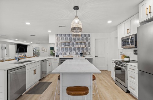 Biggar House | The Sunset Escape: Riverfront Elegance with Pool