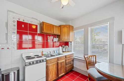 Tarpon Springs Apartment | The Tarpon Loft Chic 1BR in Historic Downtown