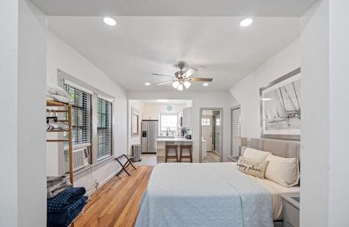 Tarpon Springs Apartment | The Tarpon Studio Downtown Hideaway