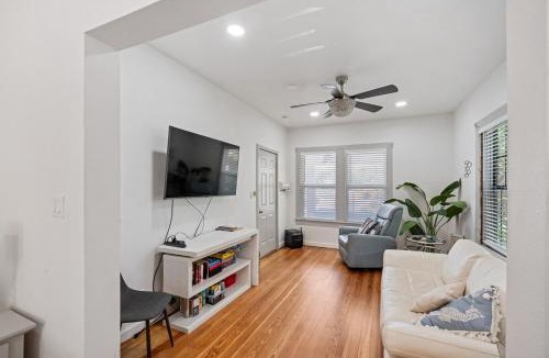 Tarpon Springs Apartment | The Tarpon Studio Downtown Hideaway