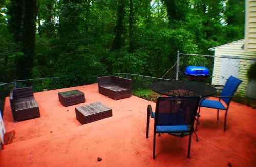 Smyrna House | The Trace Elegant Eclectic Home with patio in Smyrna Ga