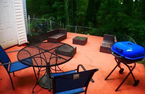 Smyrna House | The Trace Elegant Eclectic Home with patio in Smyrna Ga
