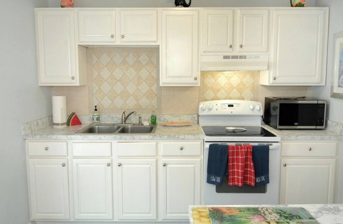 Roberta Heights House | The Turtle House | Pet-Friendly + 5-Min Walk to Beach