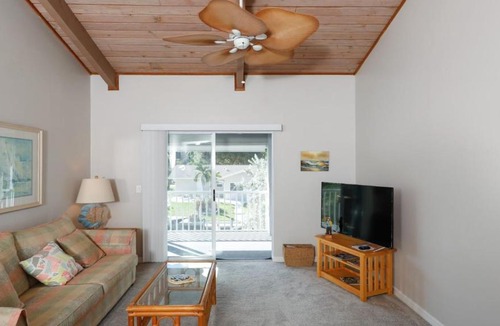 Grove City Villa | The Ultimate 2 Bedroom Condo on Charlotte Harbor, Orlando Condo 1005
