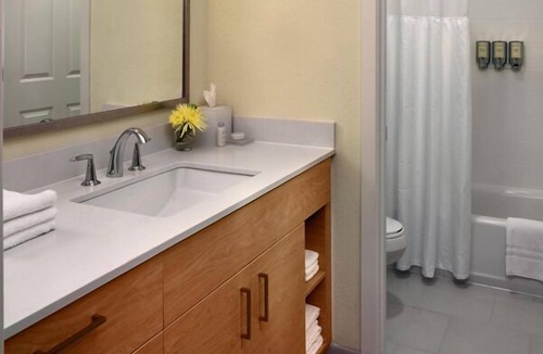 Sandy Springs Resort | The Ultimate Atlanta Experience! Full Kitchen, Free Breakfast, Pets Allowed!