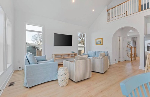 Colonial Beach House | The Ultimate Coastal Getaway – Walk to Beach & Dining in Colonial Beach