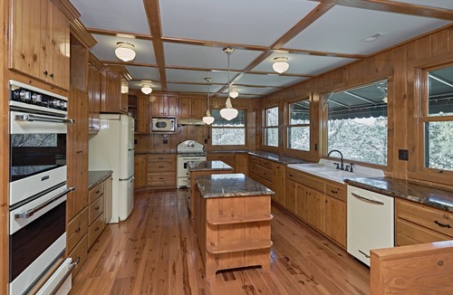 Berea House | The ULTIMATE Lakehouse for Fun, Family & Friends. Create Memories that Count