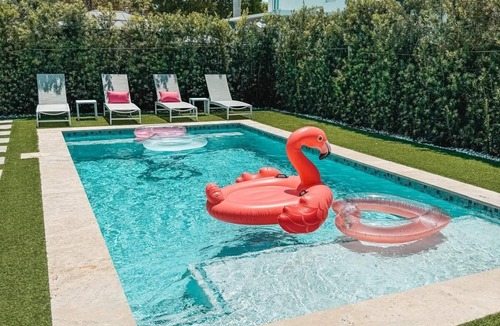 Country Walk House | The ultimate pink getaway for bachelorette parties and girls’ trips!