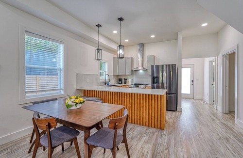 Dunean House | The Urban Oasis: 3 Bedrooms, 2 Baths, 100% Entertainment