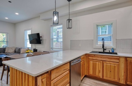 Dunean House | The Urban Oasis: 3 Bedrooms, 2 Baths, 100% Entertainment